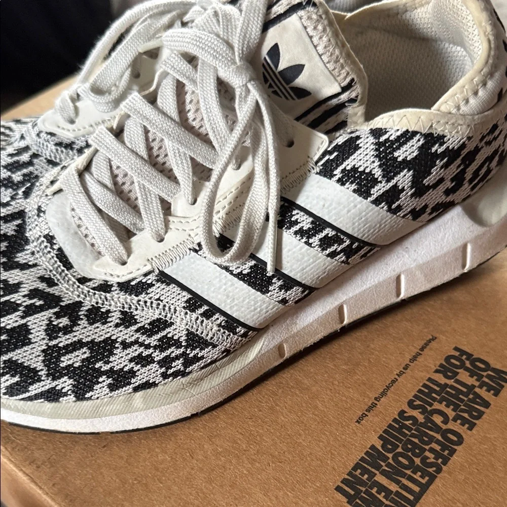 Women’s Adidas Swift Run Leopard Print - Picture 7 of 8